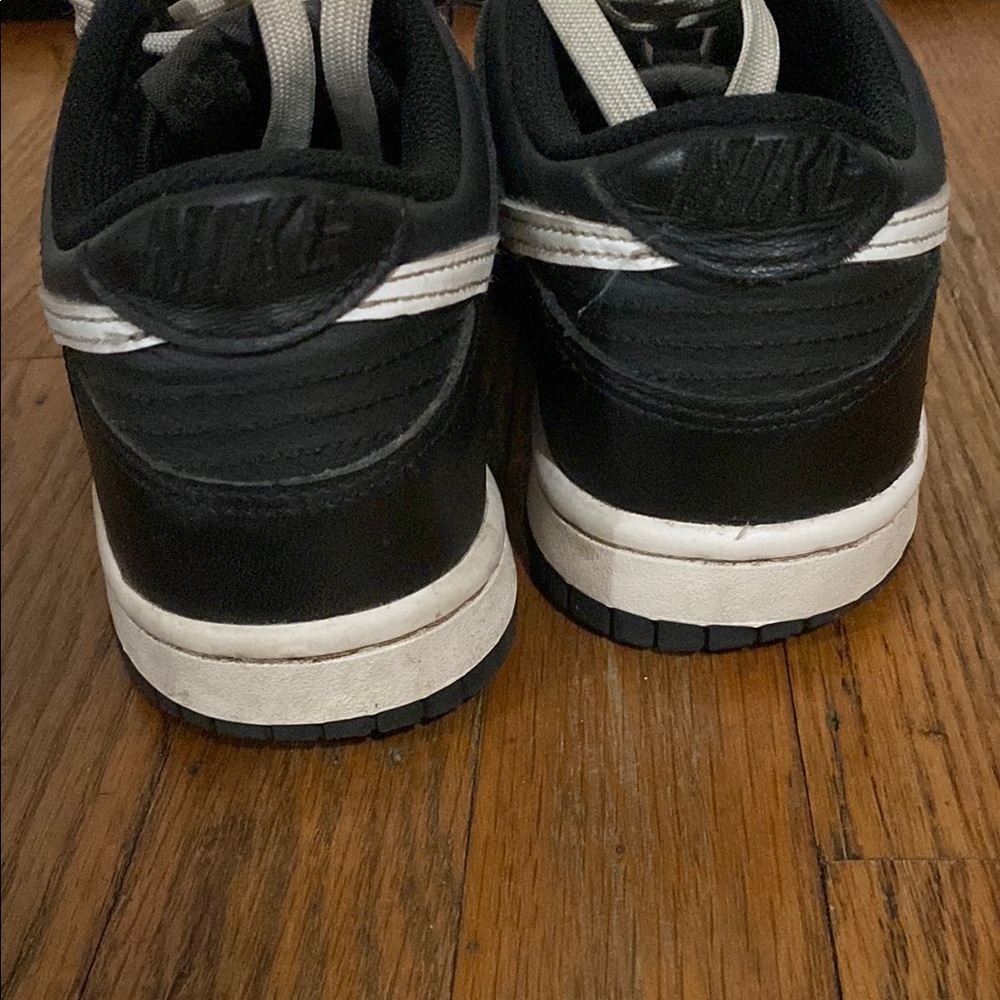 Nike Black ans white dunks size 4y - Picture 2 of 3